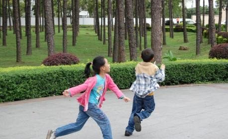 梦见被小孩追缠甩不掉