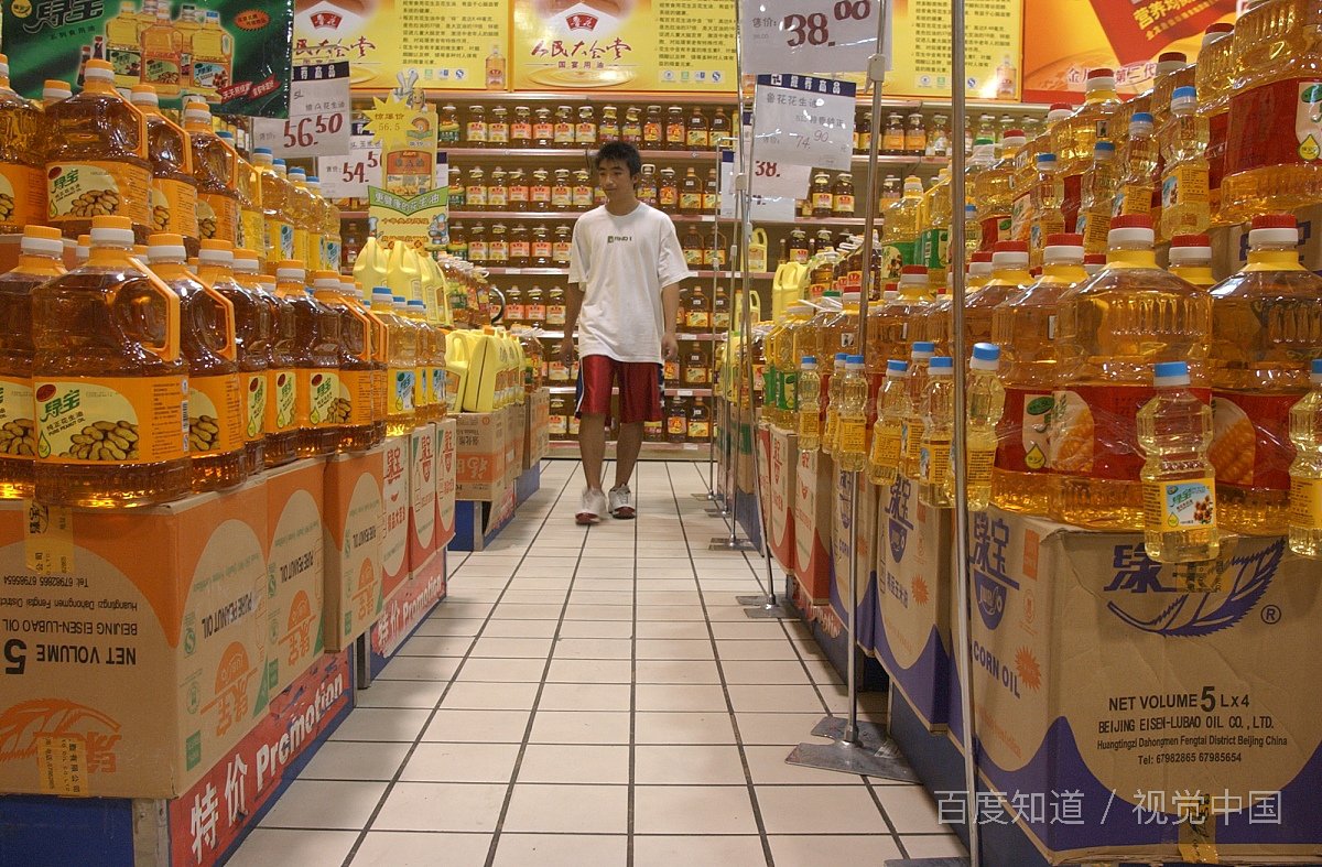 29岁主播直播喝油，晚上猝死，直接喝油对身体有哪些危害呢？