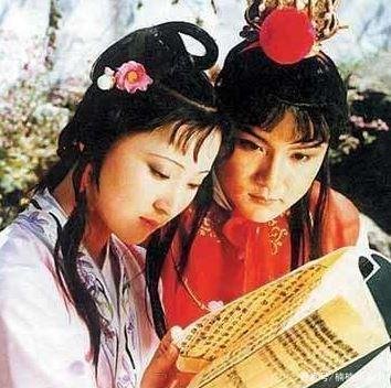 闲话红楼：一个是狠毒的王熙凤，一个是粗陋的刘姥姥，因何结缘？