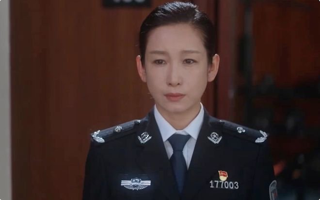 《猎罪图鉴》中秦海璐饰演的张局，大家觉得她的演技与表情自然吗？