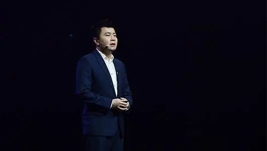 中国战队夺冠每个队员获赠一套房，EDG背后的老板是什么来头？