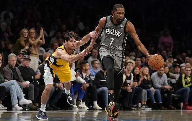 杜兰特因故意将球扔向观众席被罚款25000美元，这种行为如何定性？