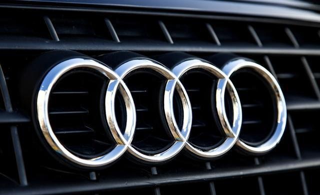 一般的汽车标志是什么材质的啊？塑料的是什么塑料，金属的是什么金属啊？那种材质是运用比较广泛的？