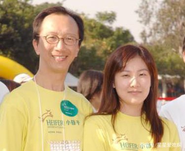 梁锦松先与他小26岁跳水冠军伏明霞结婚，又和她闺蜜关系暧昧，你怎么看？