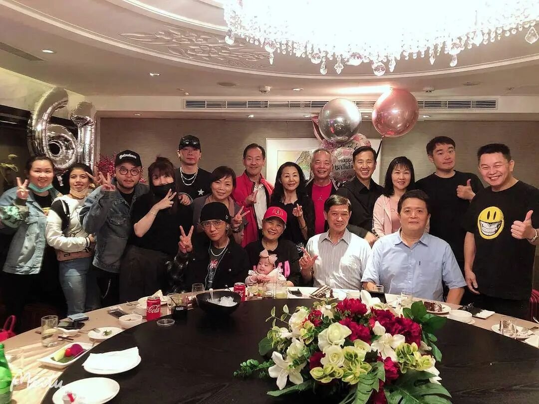 罗志祥为干女儿庆生，女孩母亲十几年如一日，你觉得周扬青委屈吗？