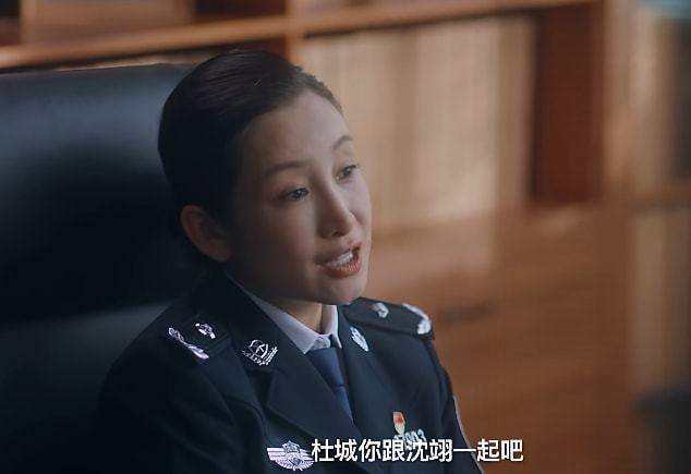 《猎罪图鉴》中秦海璐饰演的张局，大家觉得她的演技与表情自然吗？