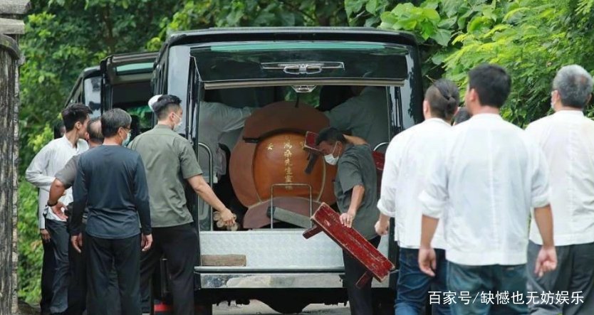 赌王何鸿燊下葬，寿棺造价高达800万，家族齐聚为何唯独不见奚梦瑶？