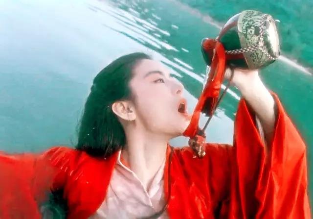 时隔六年林青霞回归微博，当初为何会关闭微博？