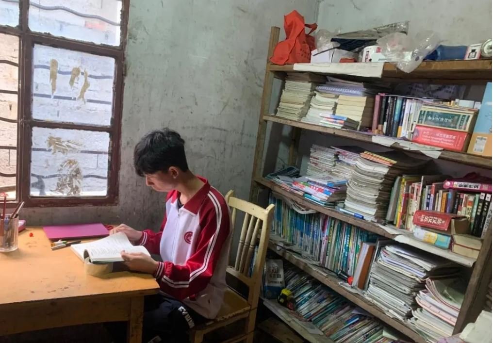 考上清华的工地少年获奖5万，这个寒门学子有多不容易？