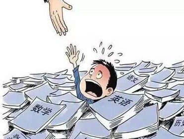 老师带无人机航拍学校补课举报8所的背后，带来怎样的反思？