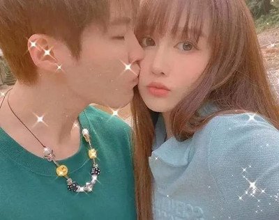 赵本山女儿发微博与未婚夫出镜否认分手，他们之间感情如何？