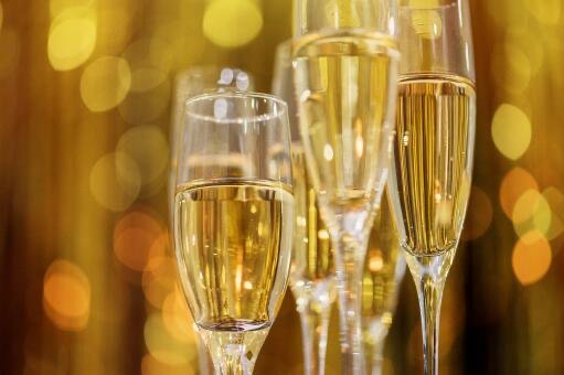 对于甘肃等多地出台“最严禁酒令”，你表示支持吗？