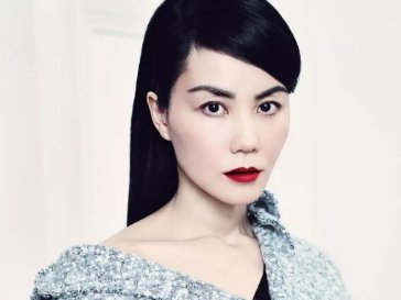 港媒曝王菲为谢霆锋产子，疑生产照流出，俩人近况说出实情，实情是什么？