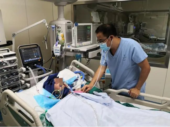 有多热？陕西一男子厨房里炒菜患热射病住进ICU！该如何避免此事的发生？