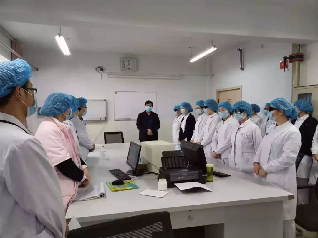 美国一女子超市舔商品自证不怕新冠,当地人的防疫意识有多强?