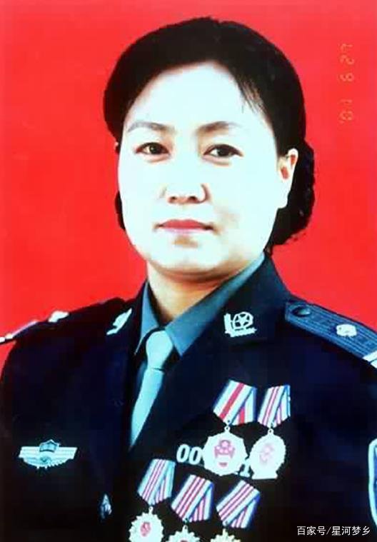 “一等功臣”任长霞，40岁因公殉职，唯一儿子近况如何？