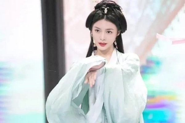 张予曦cos王昭君扮相好绝，你还知道哪些艺人cos扮相？