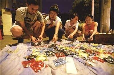 摆摊吧，后浪！这句话除了调侃还有哪些更深的含义？