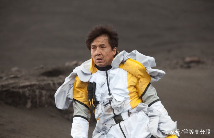 成龙主演的影片十二生肖中，最后被成龙夺回的是什么？