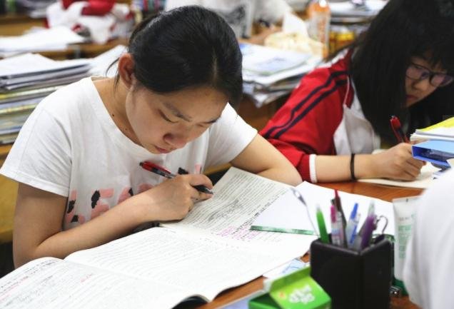 江西高考落榜姑娘写小说一部卖47万,她是怎么做到的?