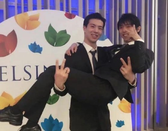 柳鑫宇又公主抱羽生结弦,这是什么互动名场面?