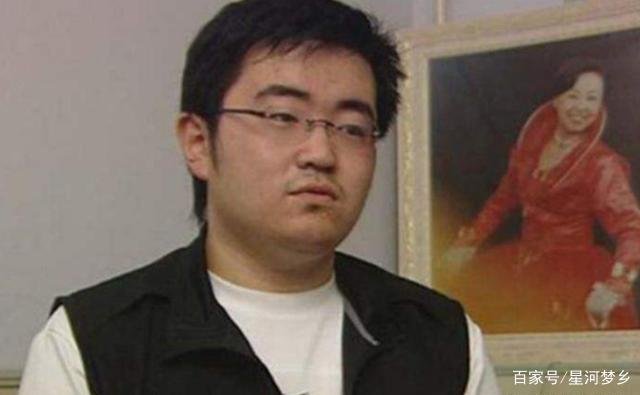 “一等功臣”任长霞,40岁因公殉职,唯一儿子近况如何?