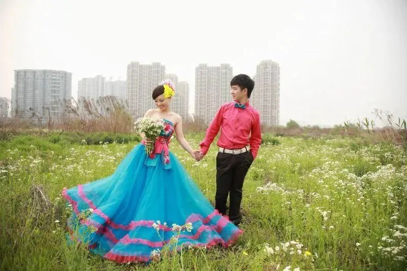 武汉一男子婚纱照，被盗用于小说广告，照片是怎样流出去的？