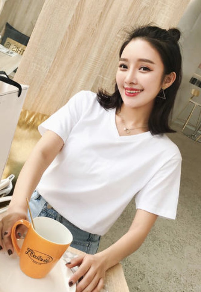 牛仔短裤搭配什么上衣好看