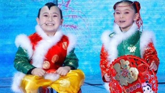 当初火遍大半中国的“年画娃娃”，已离开8年，唯一妹妹近况如何？