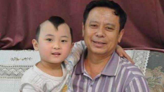 当初火遍大半中国的“年画娃娃”,已离开8年,唯一妹妹近况如何?