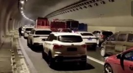 沪陕高速的车主们因事故无法下高速被收全程过路费，这么收费合理吗？