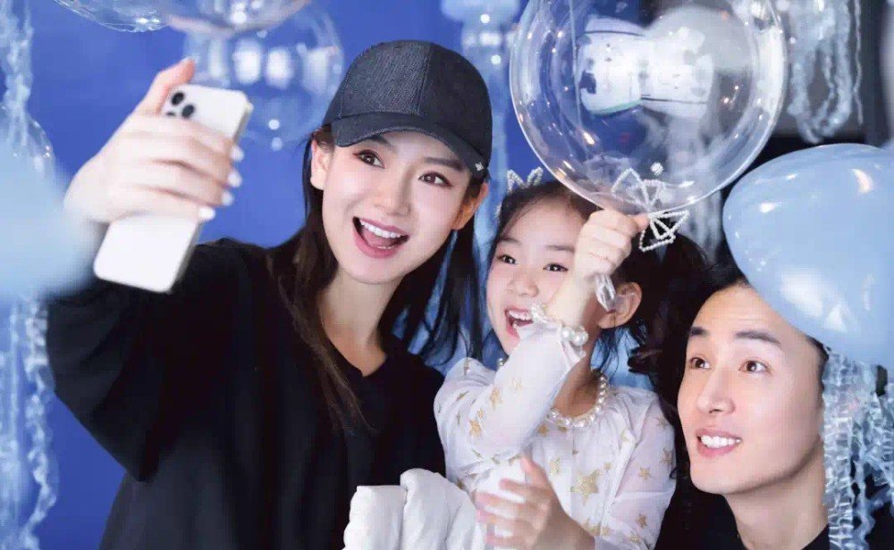 戚薇李承铉庆祝结婚八周年，他们最初是如何走到一起的？