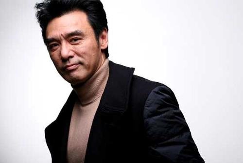 伍佰的《爱你一万年》的粤语版叫什么