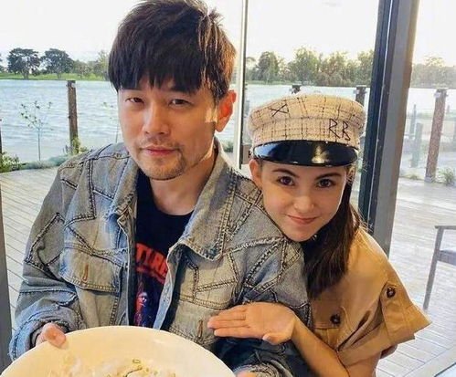 周杰伦晒三胎女儿正面照，他们家有几个孩子？