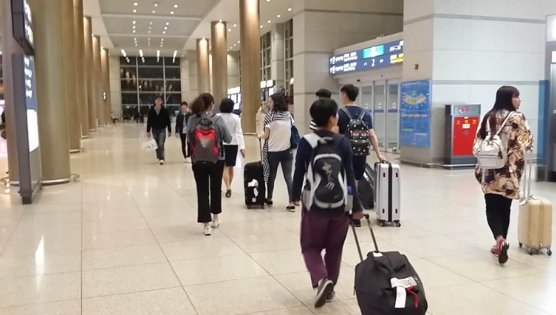 为什么中国暂停持有效签证、居留许可的外国人入境？