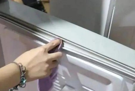 那有卖冰箱密封条的，知道的或商家多少钱1米谢谢。