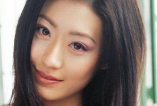 内地第一位星女郎李卉为何那么美却红不起来?