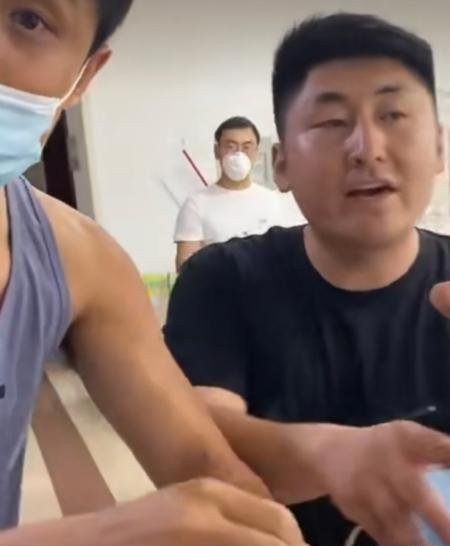群众演员姜涛大闹医院被警察教育，为何笑神姜涛却来澄清？