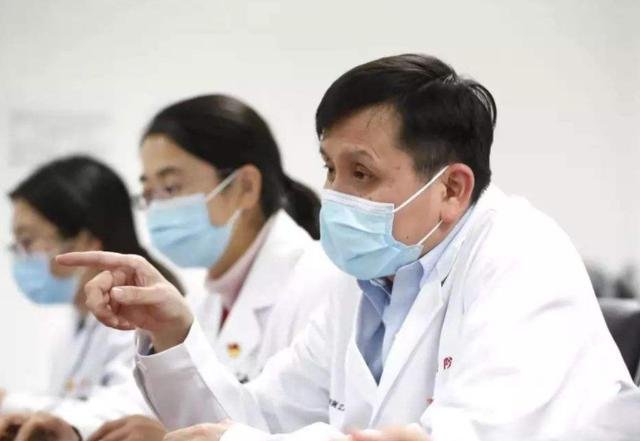 张文宏谈四点是否需要接种第四针疫苗,他都说了什么?哪些信息值得关注?