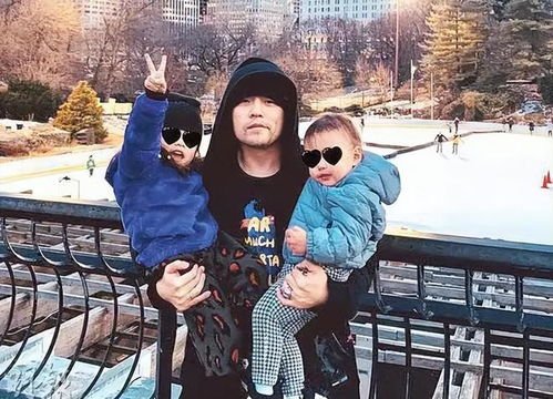 周杰伦晒三胎女儿正面照，他们家有几个孩子？