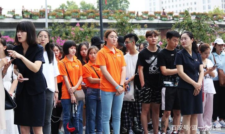 网传武汉大学一男生跳楼,校方对此有何表示?