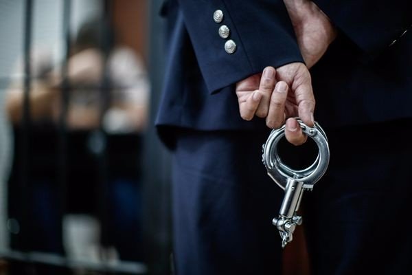 海南98岁老人持刀杀妻被判15年，高龄罪犯，监狱会有特殊照顾吗？