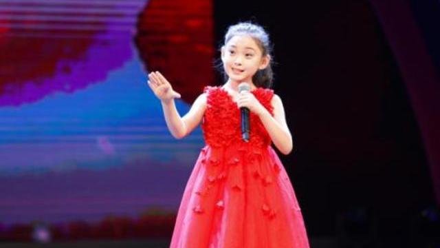 当初火遍大半中国的“年画娃娃”,已离开8年,唯一妹妹近况如何?