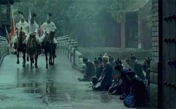 多尔衮为了玉儿负了天下,玉儿为了大清负了多尔衮 两个人有暧昧关系