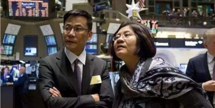 当当称李国庆再次带人抢资料，李国庆能否接管当当？