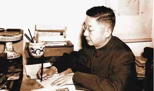 多年故居(打一作家笔名)