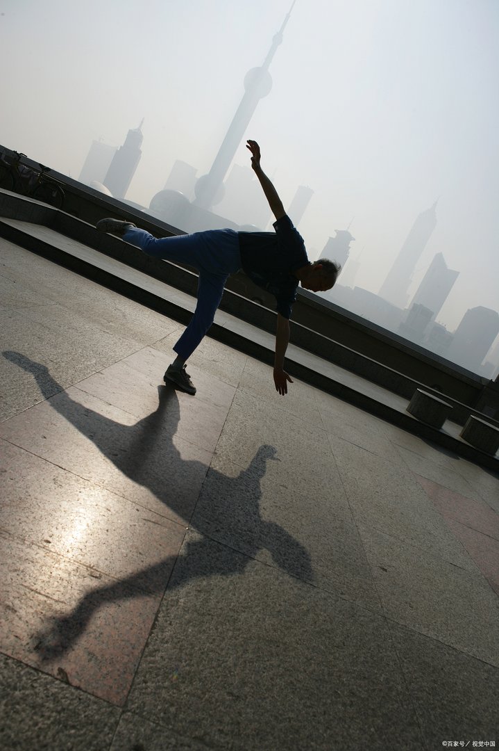 刘畊宏老板暂不考虑让他直播带货，目前他的首要任务是什么？