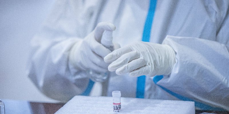 主动请求隔离未果,西安一家6口确诊,谁应该承担责任?