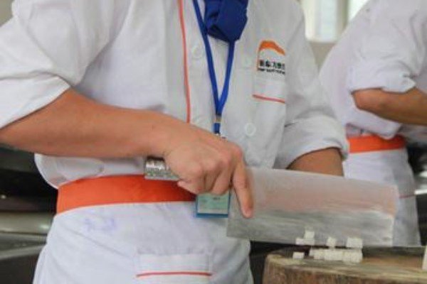 学厨师哪个学校比较好