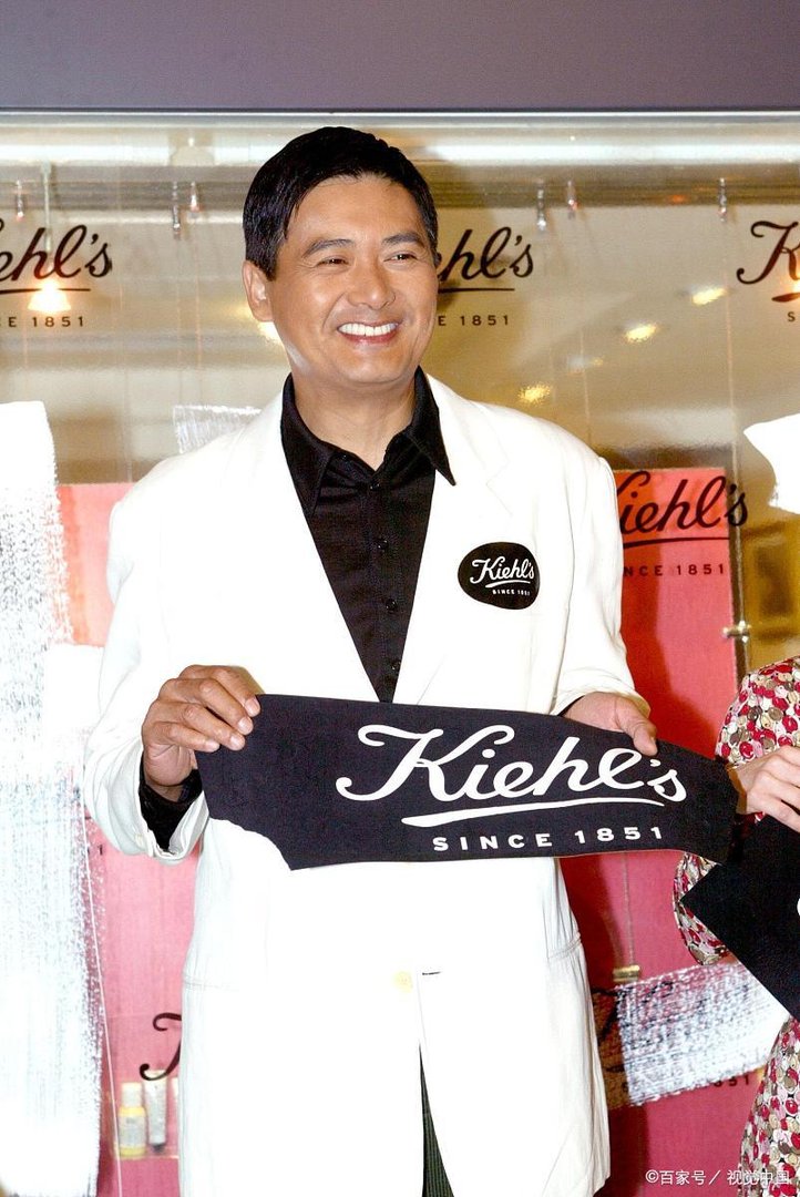 吴孟达离世后，周润发评价昔日同学，曾因未现身葬礼被网暴，怎么回事？